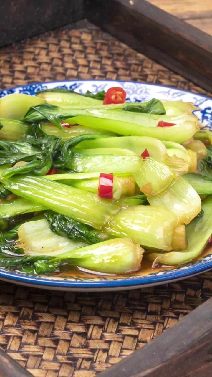 餐饮美食，素炒上海青4k滑轨镜头视频素材