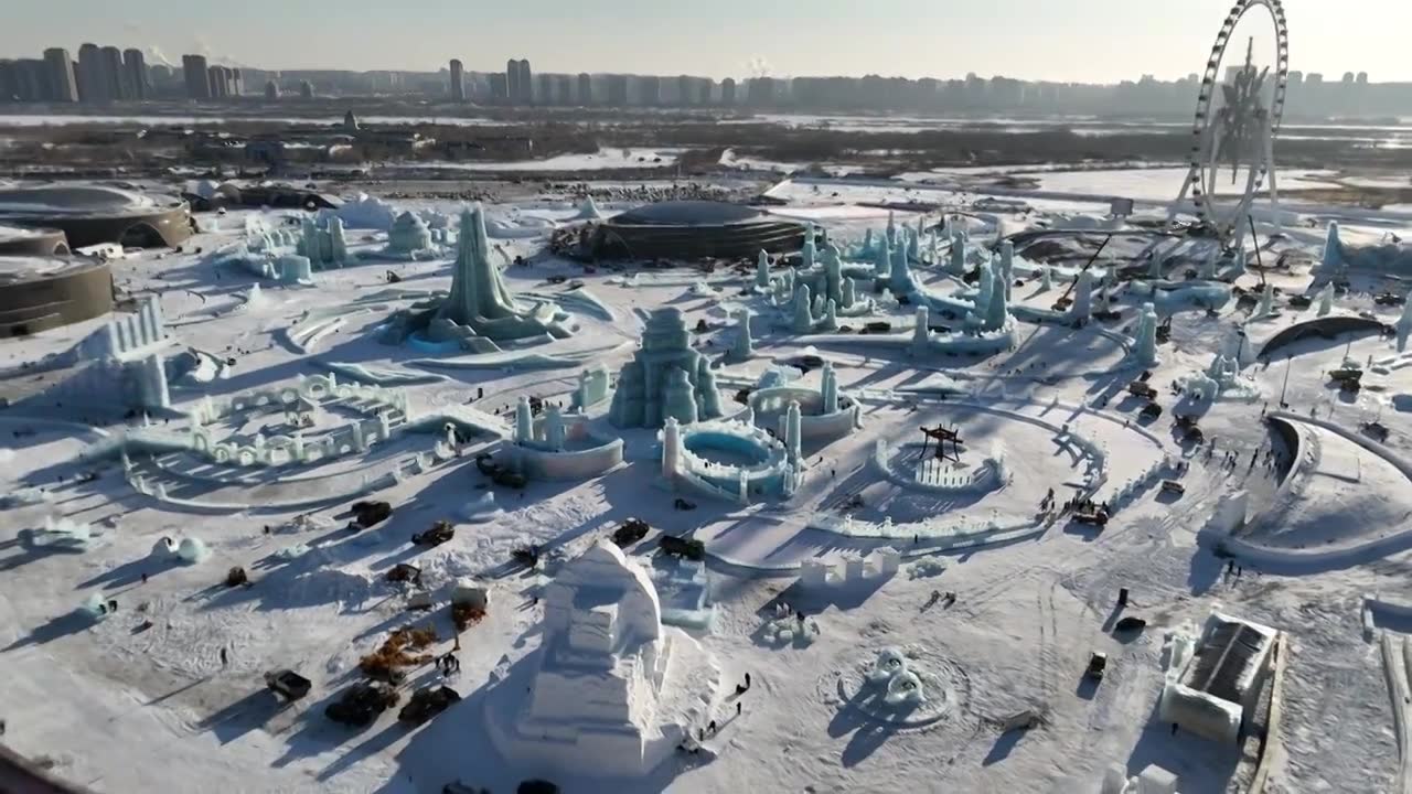 4K航拍地25届哈尔滨冰雪大世界开园前夕视频素材