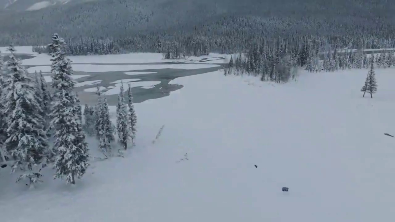 航拍新疆喀纳斯神仙湾雪景视频素材