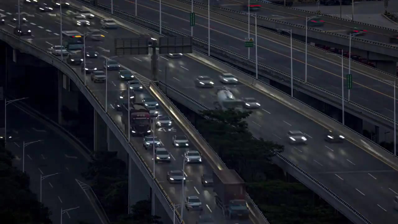 高速公路车流延时斑马线 车辆 车流 城市风光 城市夜景 穿流 电动车 公交车 公路 红绿灯 轿车 街视频素材