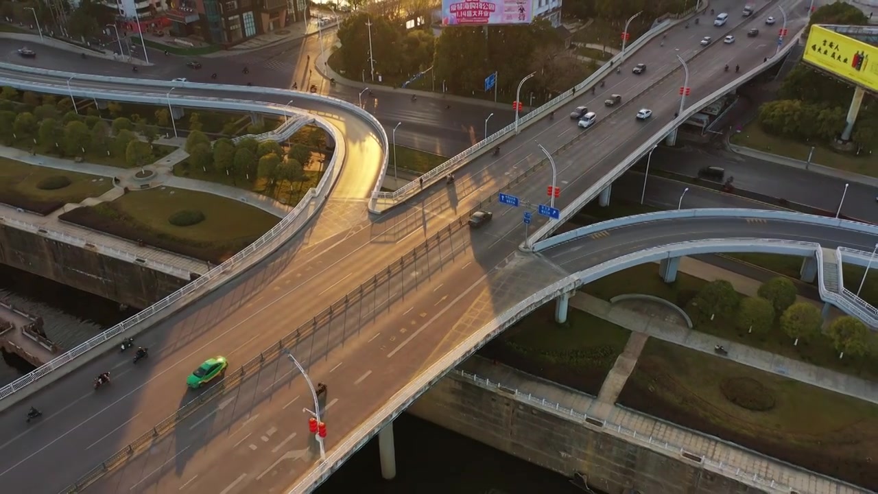 夕阳西下的道路空镜视频素材