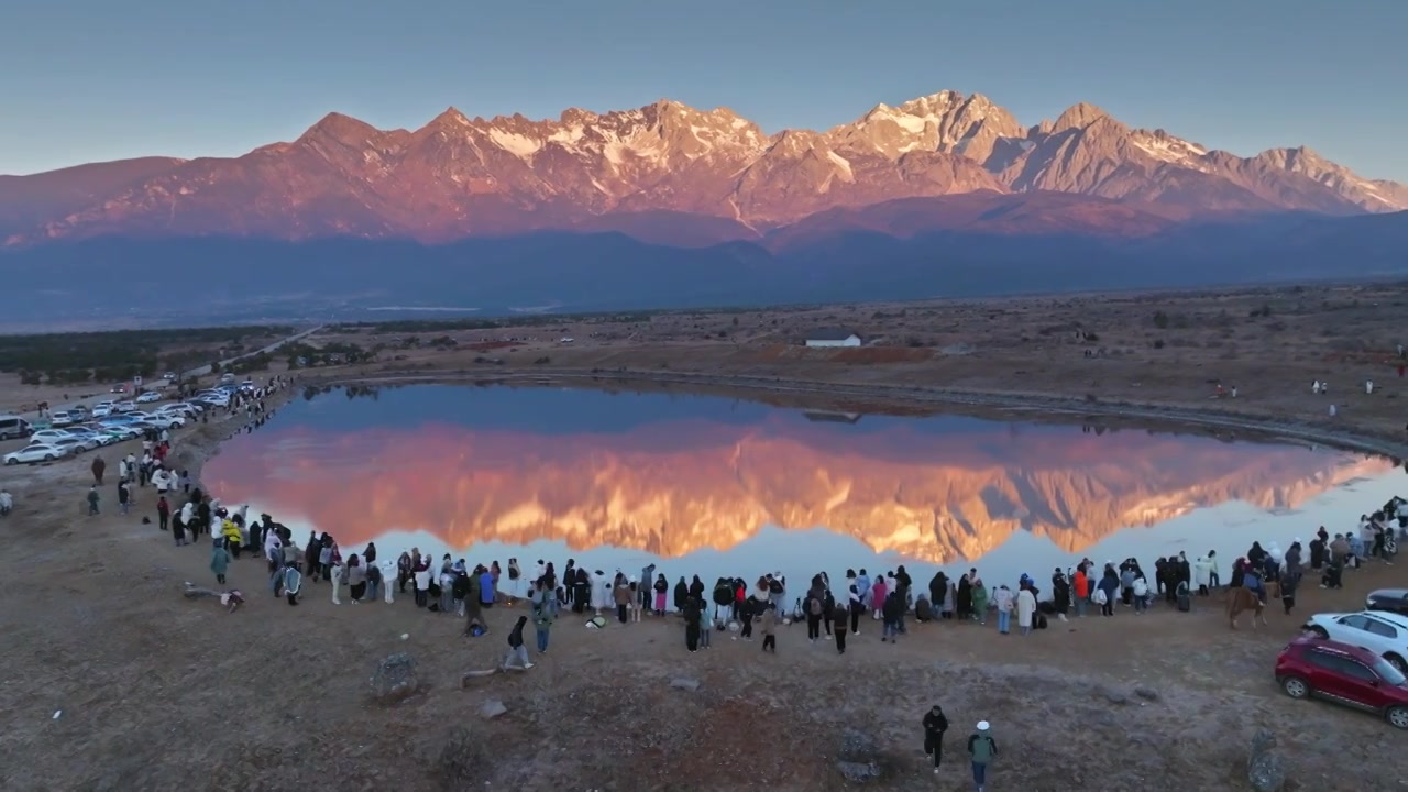 丽江玉龙雪山日照金山视频素材