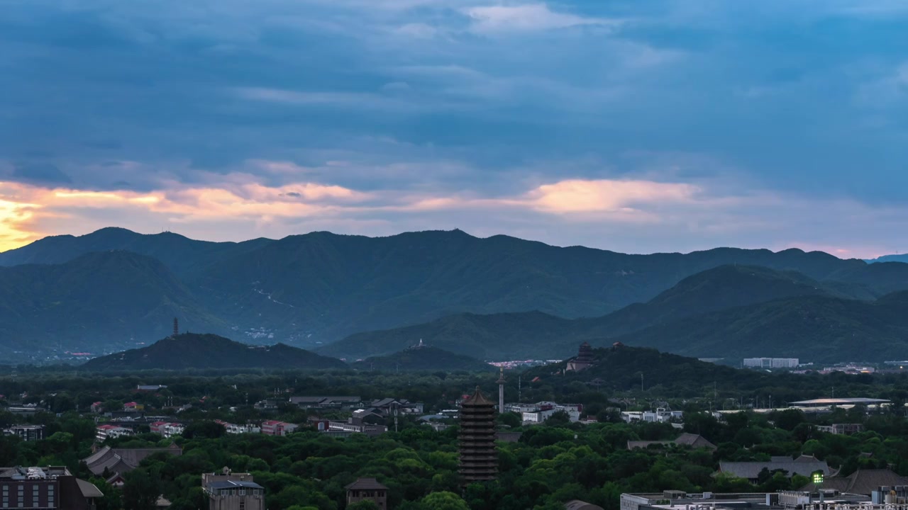 北京大学博雅塔日转夜延时视频素材