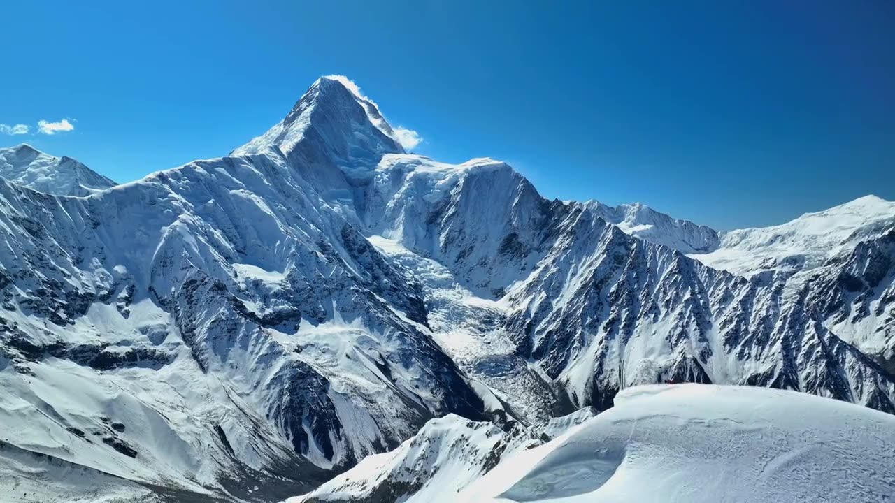 航拍横断山脉蜀山之王贡嘎山那玛峰风光视频素材