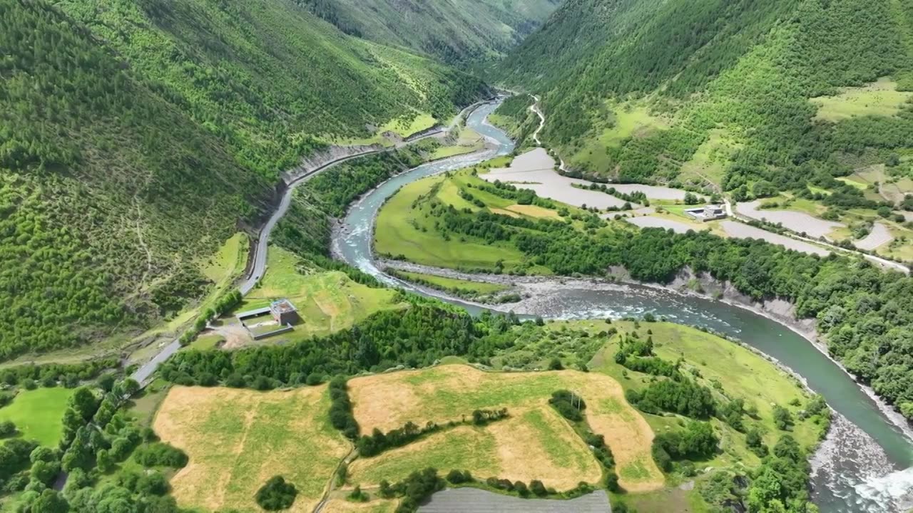 航拍四川甘孜新都桥甲根坝田园风光视频素材