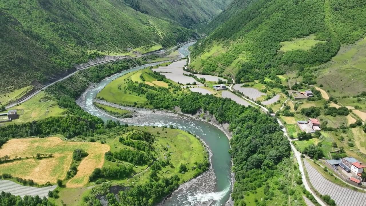 航拍四川甘孜新都桥甲根坝田园风光视频素材