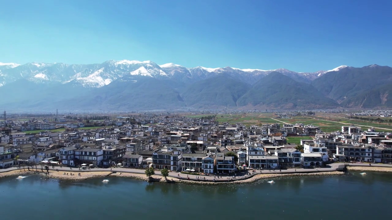 航拍云南旅游大理苍山洱海磻溪村s湾湖景视频素材