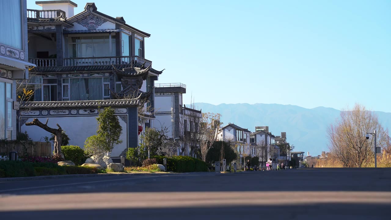 云南旅游大理洱海边民宿村庄街景视频素材