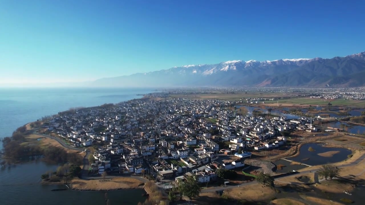 航拍云南旅游大理苍山洱海乡村田园生活视频素材