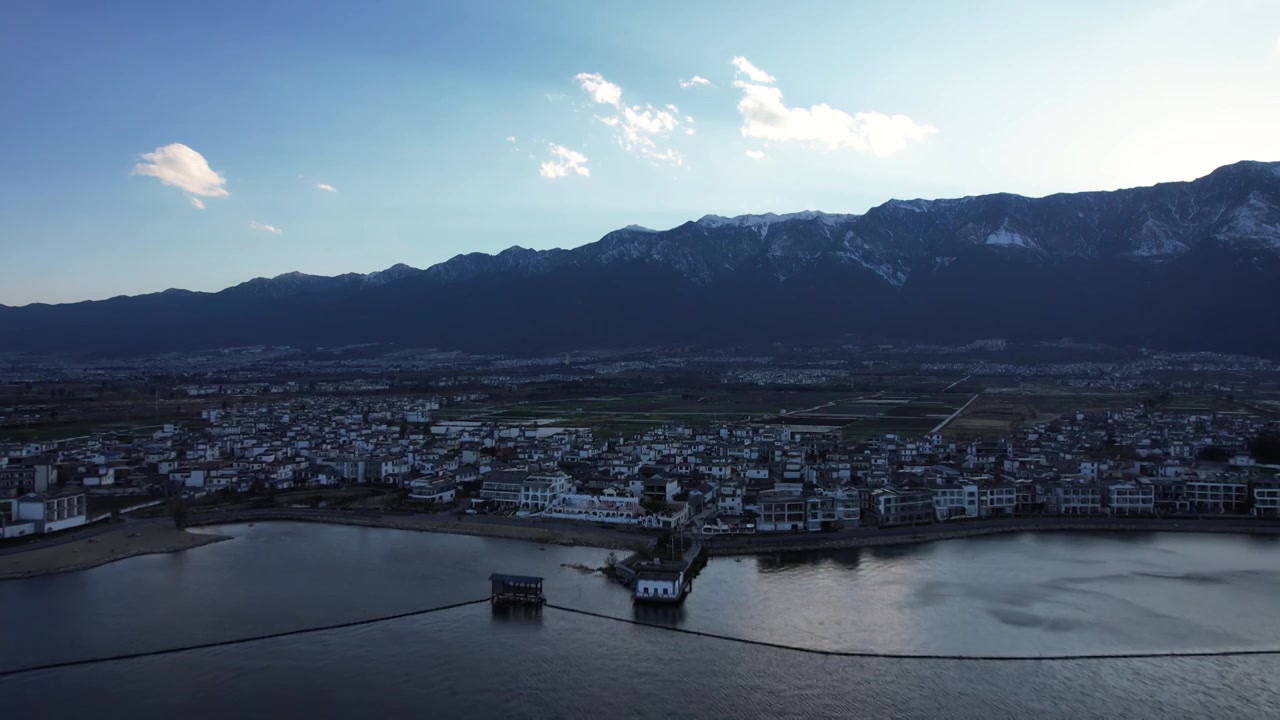 航拍云南旅游大理古城苍山洱海田园生活视频素材