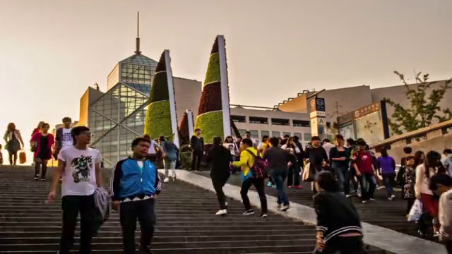 北京西单的地下通道口视频素材