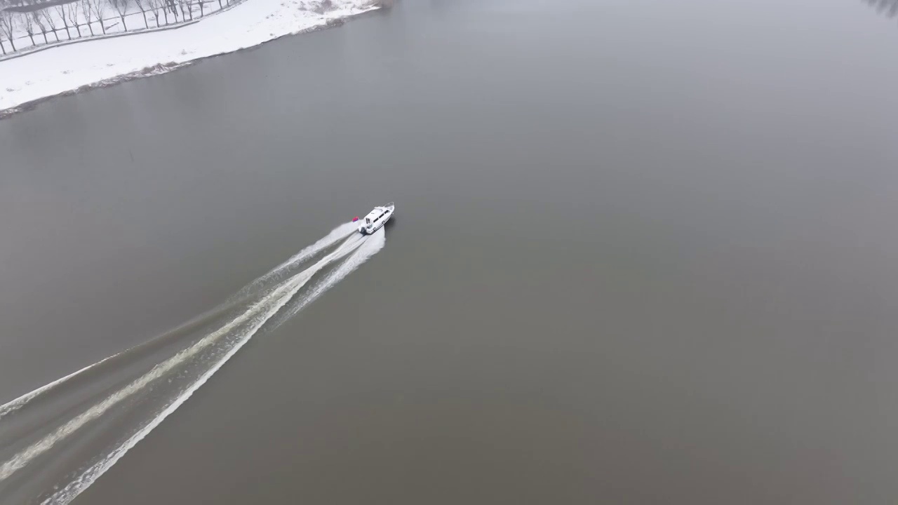 周口沙颍河湿地公园快艇雪景视频素材