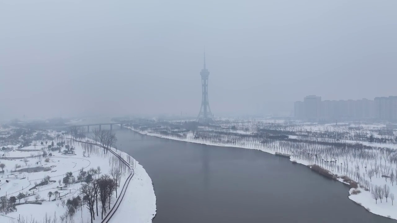 周口沙颍河湿地公园与三川明珠塔雪景视频素材