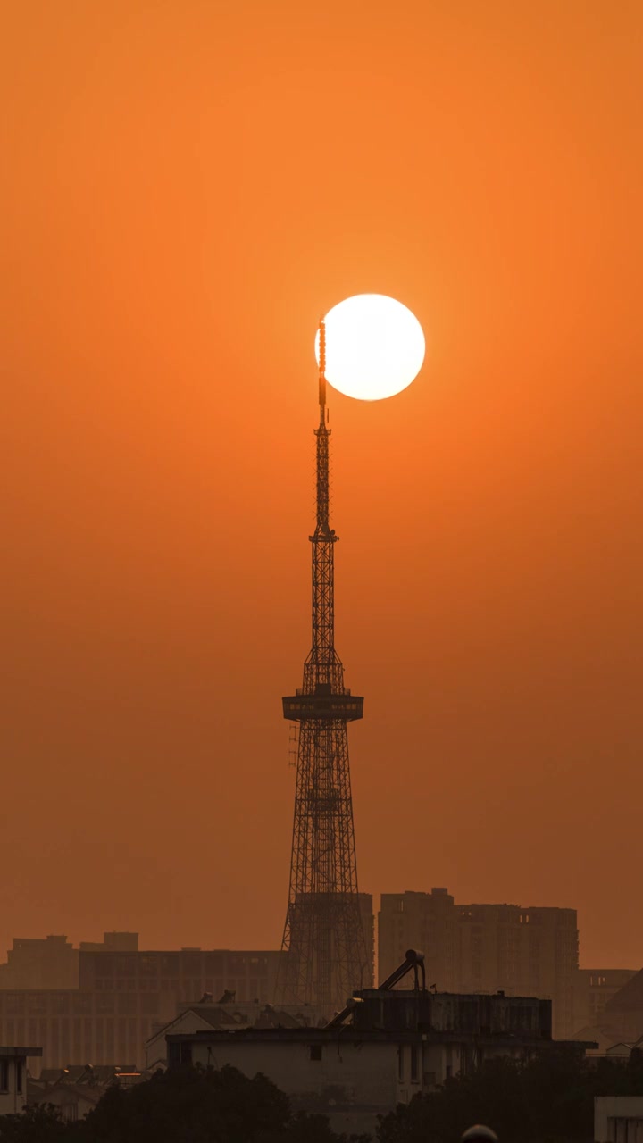 竖版4K延时 苏州东吴塔地标日落夕阳剪影视频素材