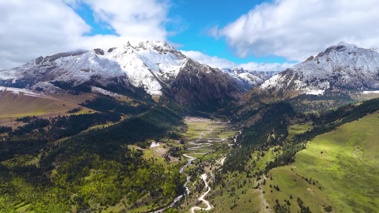 四川川西甘孜州理塘格聂雪山群峰山峰高山视频素材