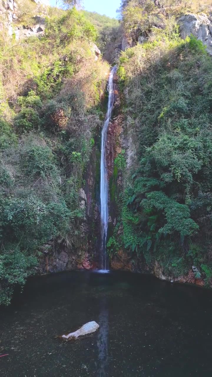 蕉岭县龙潭飞瀑航拍视频素材