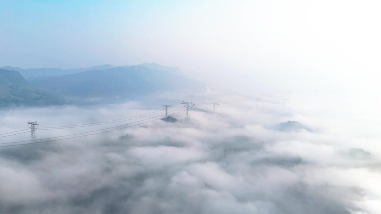 电力电网国家电网高压电塔供电发电蓝天白云云海视频素材