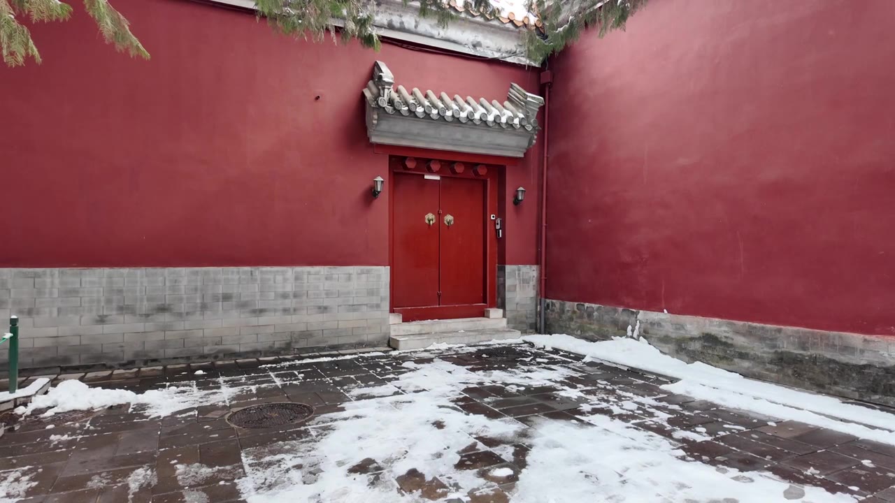 北京雪后中山公园古建筑门视频素材