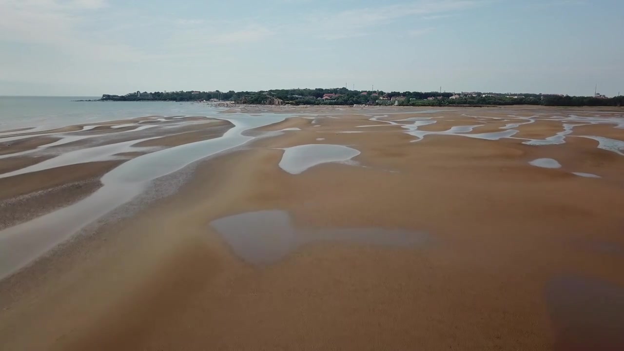 潮水退去的北戴河沙滩视频下载