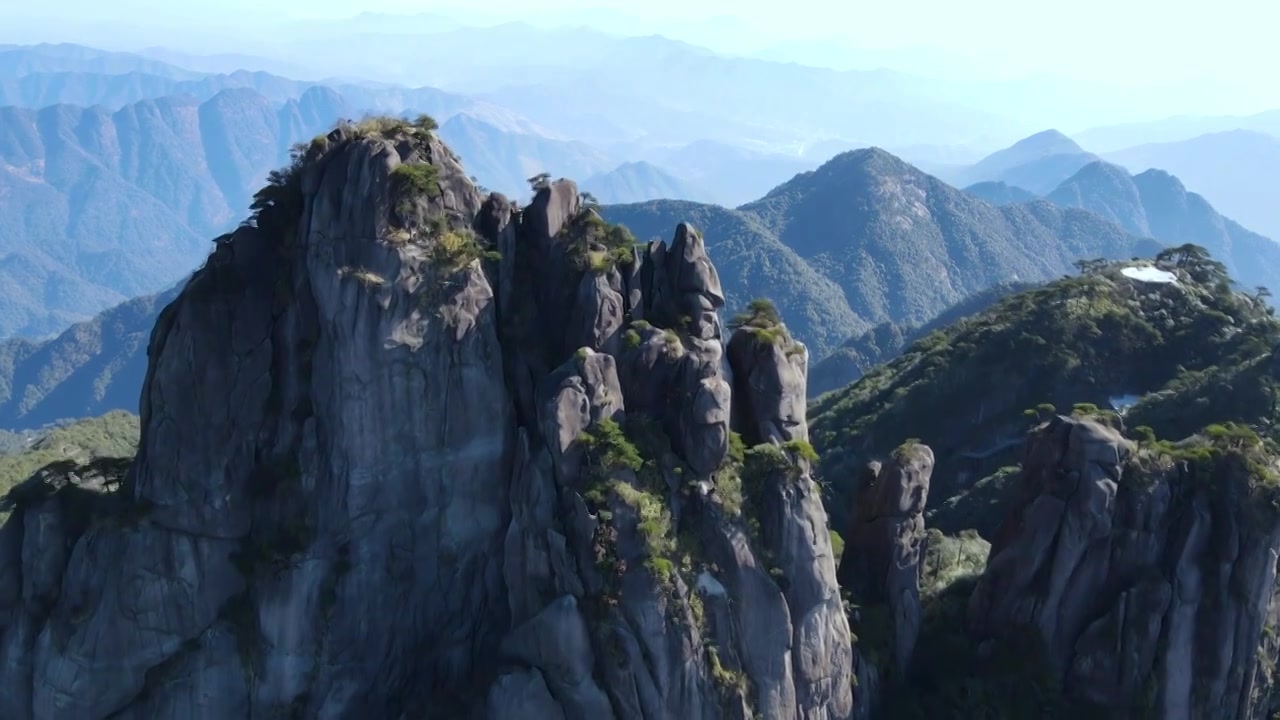 航拍江西三清山山顶的秀丽峰丛视频素材