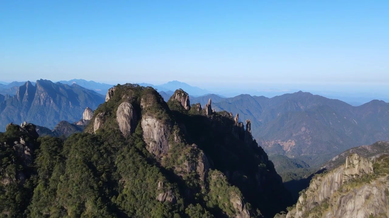 航拍江西三清山山顶的秀丽峰丛视频素材