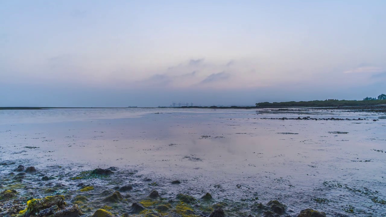 广东湛江海边滩涂退潮日落延时视频素材