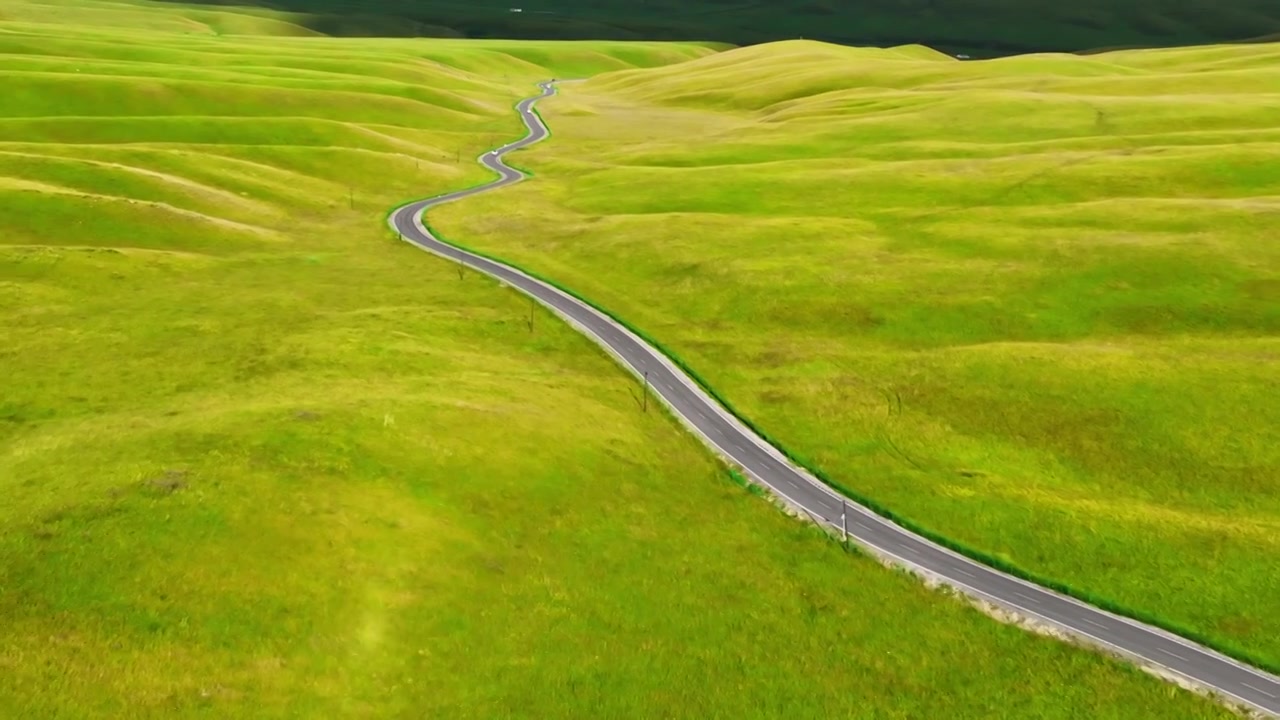 航拍伊昭公路蜿蜒小路视频素材