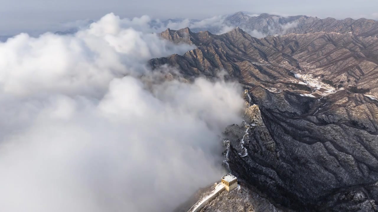 航拍长城平流雾视频素材