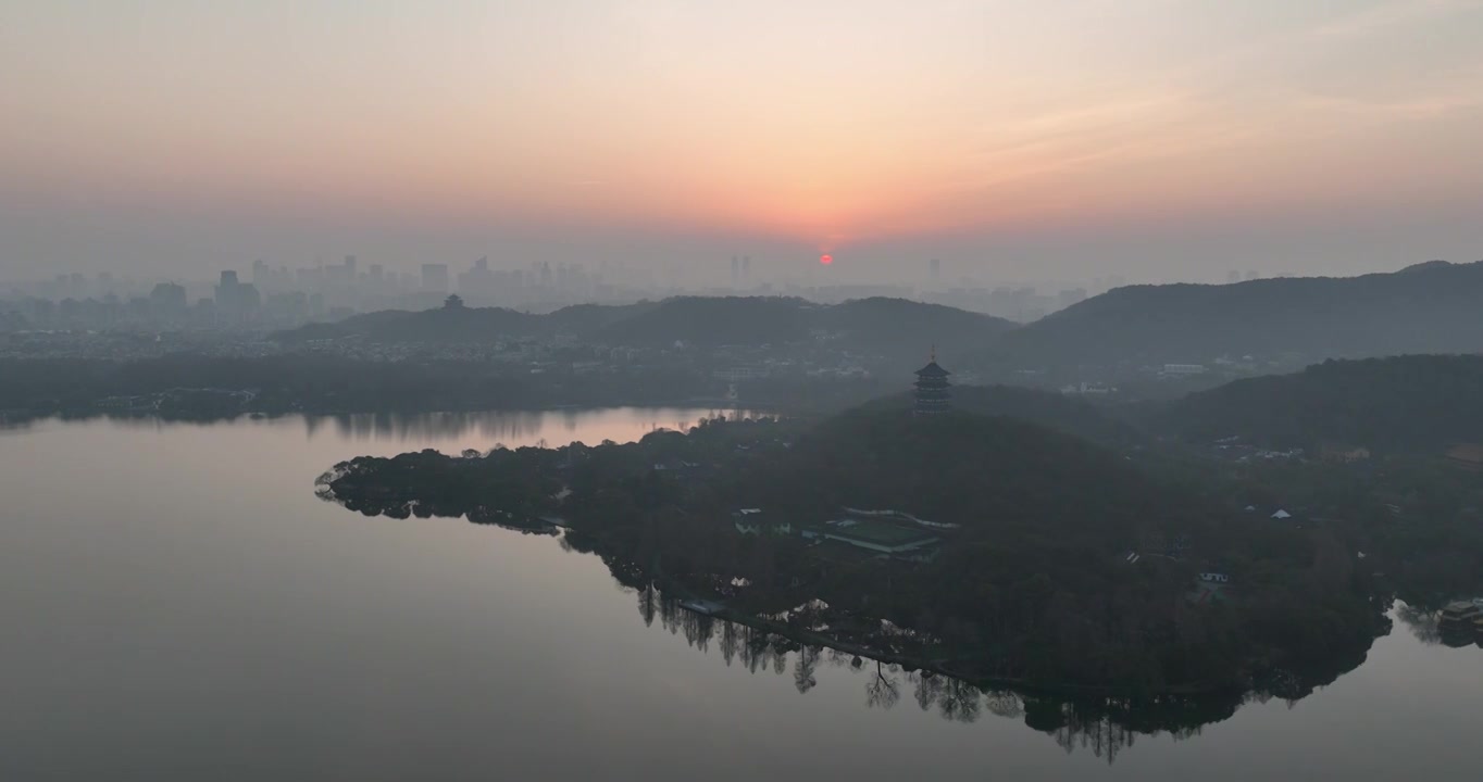 浙江杭州：春日晨曦中的杭州西湖视频素材