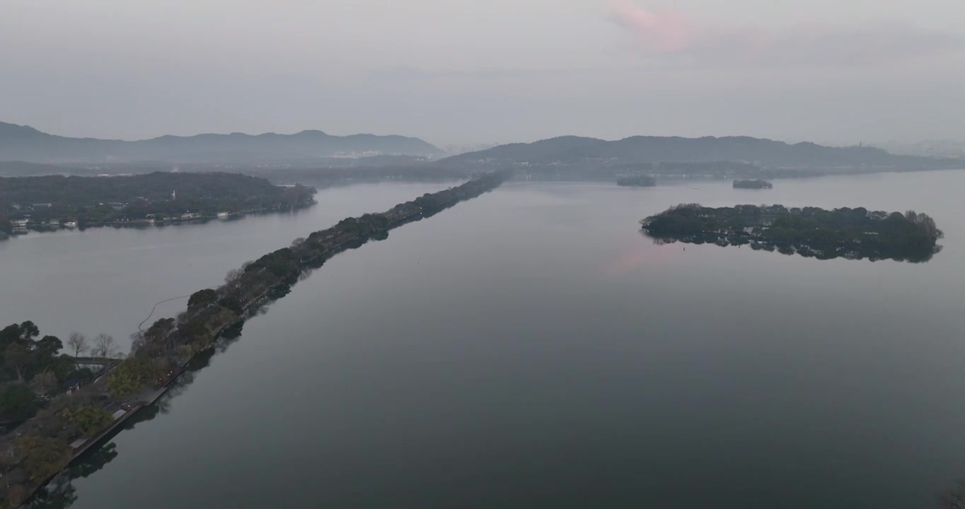 浙江杭州：春日晨曦中的杭州西湖视频素材