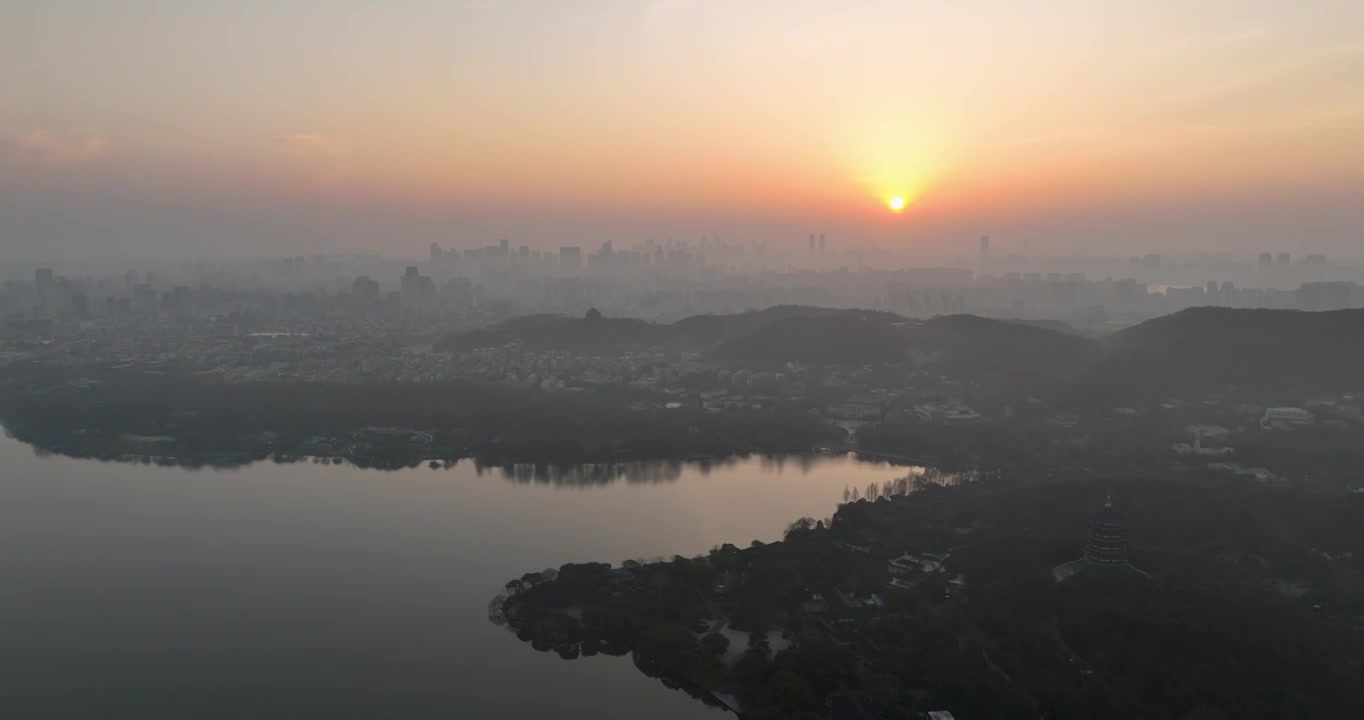 浙江杭州：春日晨曦中的杭州西湖视频素材