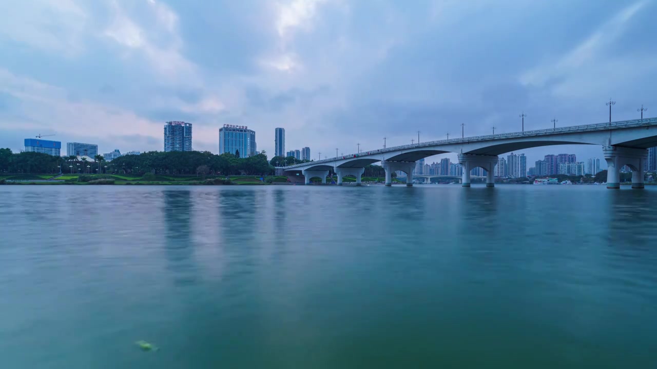 广西南宁邕江大桥多云天空城市风光延时视频素材