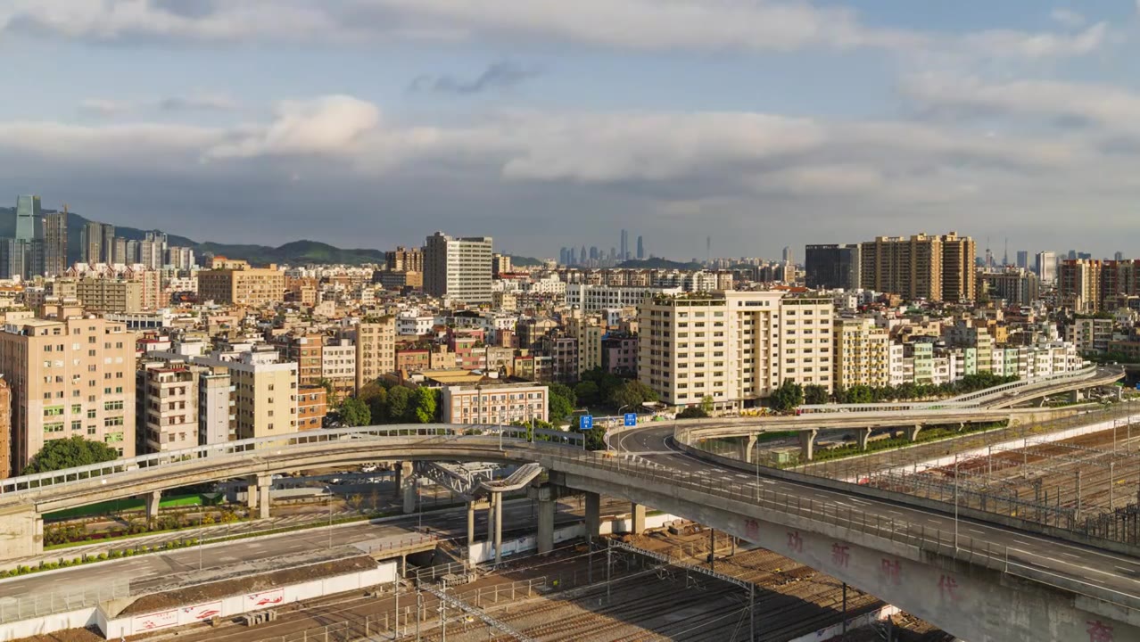 浮云多变快速漂移的广州城区上空视频素材