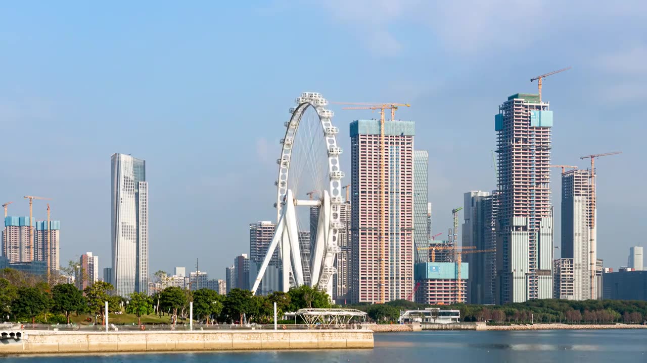 中国深圳前海CBD建筑群和湾区之光摩天轮延时摄影视频素材