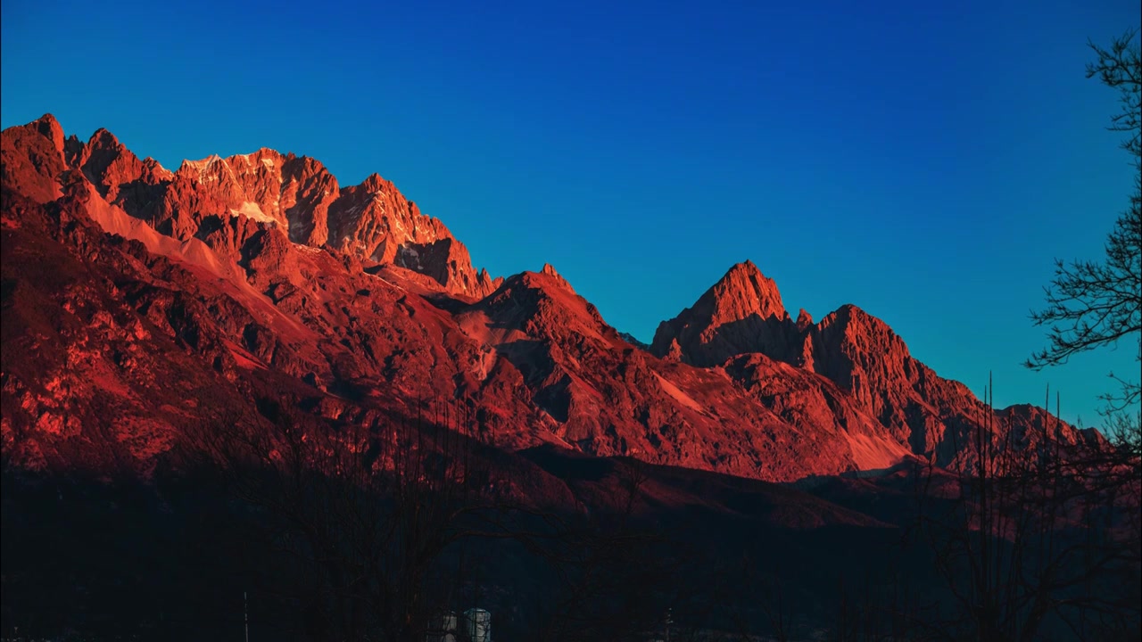 丽江白沙玉龙雪山日出照金山视频下载