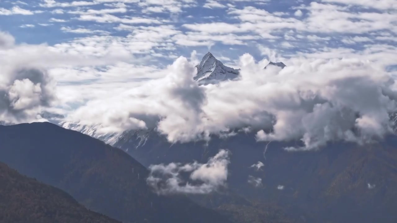 西藏南迦巴瓦雪山云海航拍延时视频视频素材