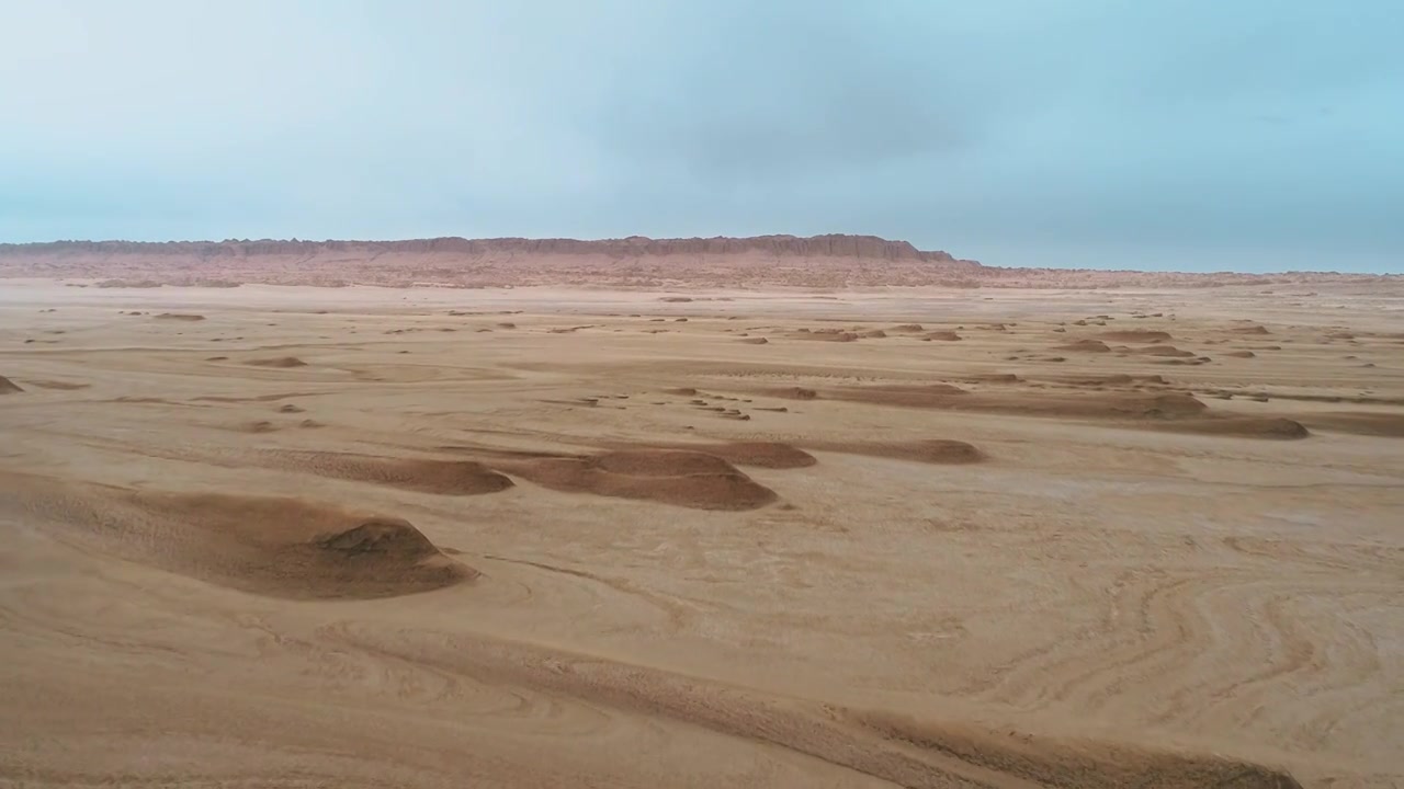 青海海西柴达木盆地俄博梁雅丹群戈壁视频素材