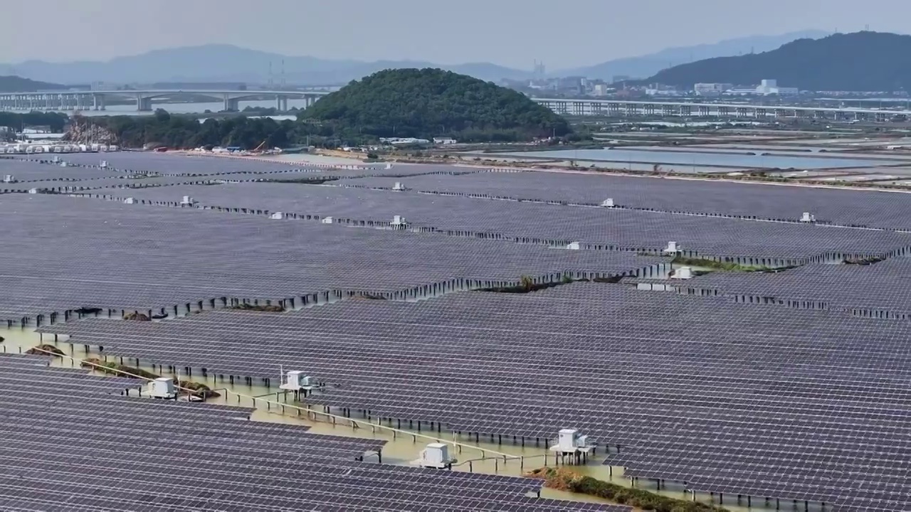 航拍珠海市金湾区三灶镇水上光伏项目视频素材