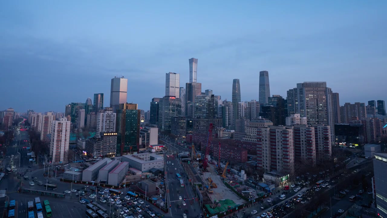 北京东大桥车流与城市cbd日转夜视频素材