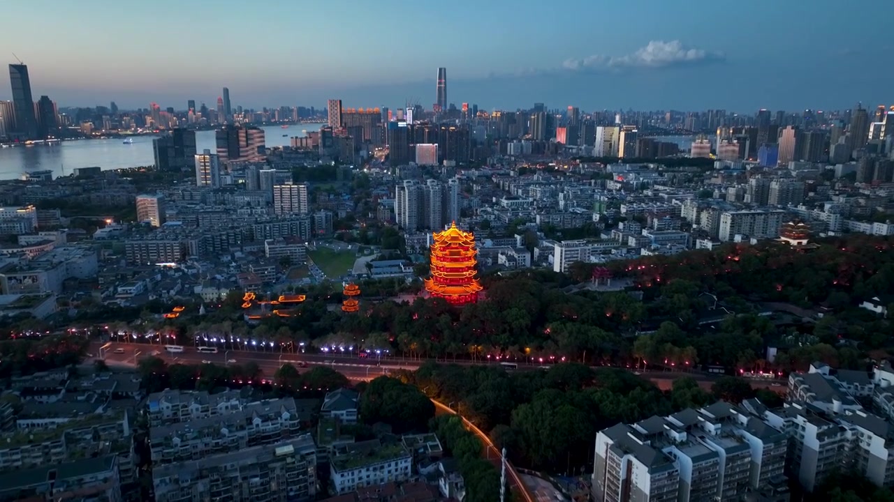 航拍武汉城市旅游地标黄鹤楼古建筑夜景视频素材