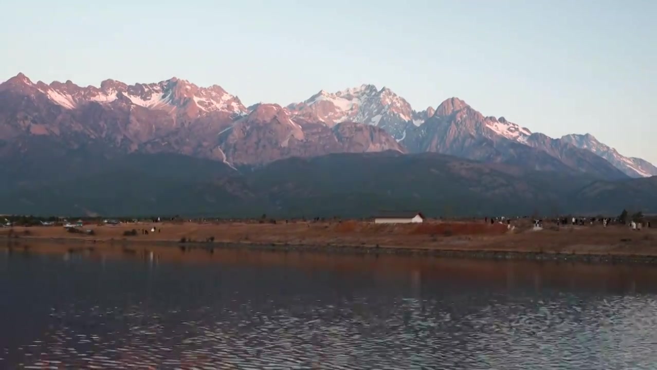 玉龙雪山日照金山视频素材