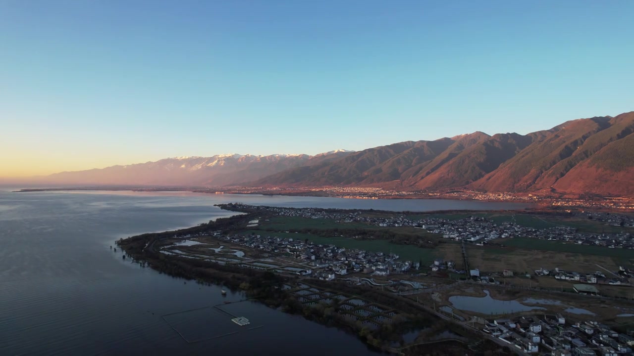 航拍云南旅游大理苍山洱海乡村田园风景视频素材