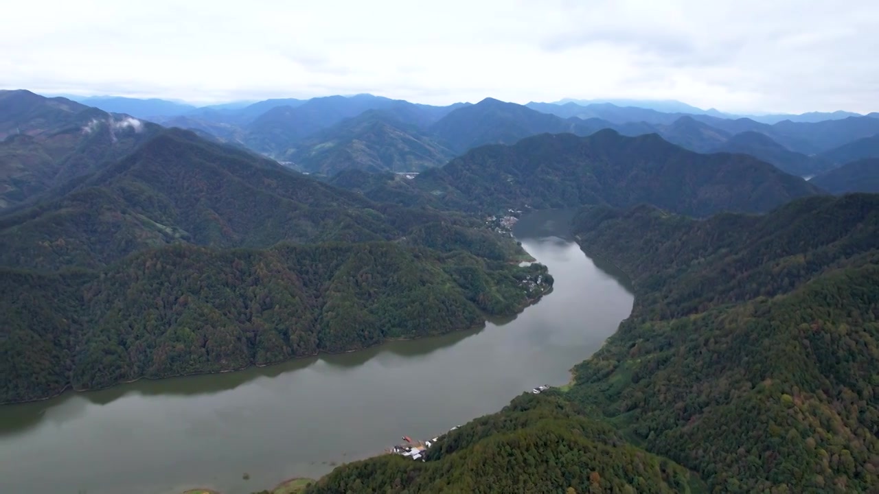 黄山新安江山水画廊自然风光徽文化古村落航拍视频素材