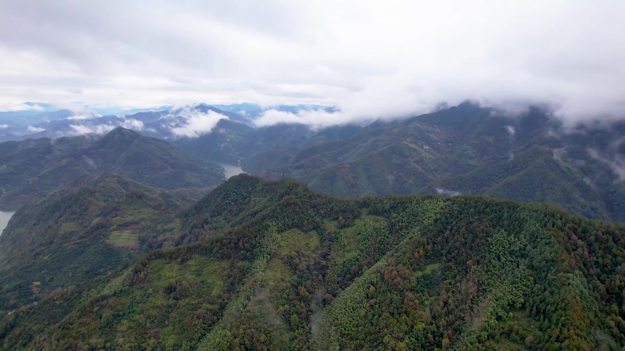 黄山新安江山水画廊自然风光徽文化古村落航拍视频素材