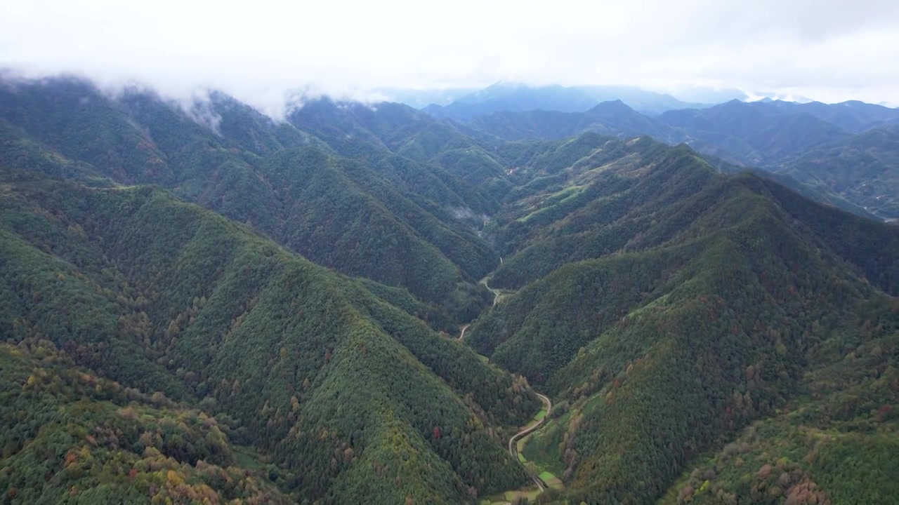 黄山新安江山水画廊自然风光徽文化古村落航拍视频素材