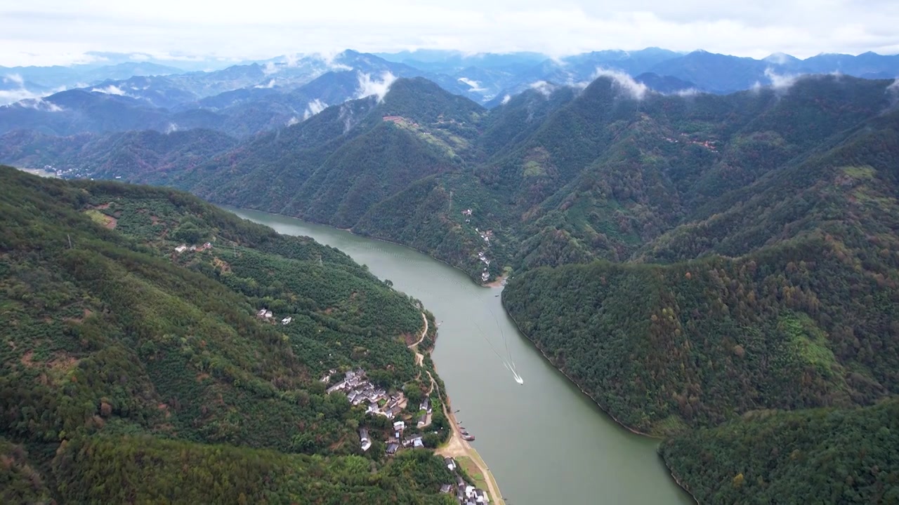 黄山新安江山水画廊自然风光徽文化古村落航拍视频素材