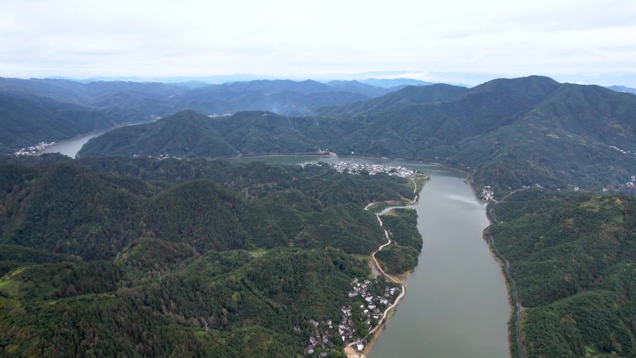 黄山新安江山水画廊自然风光徽文化古村落航拍视频素材