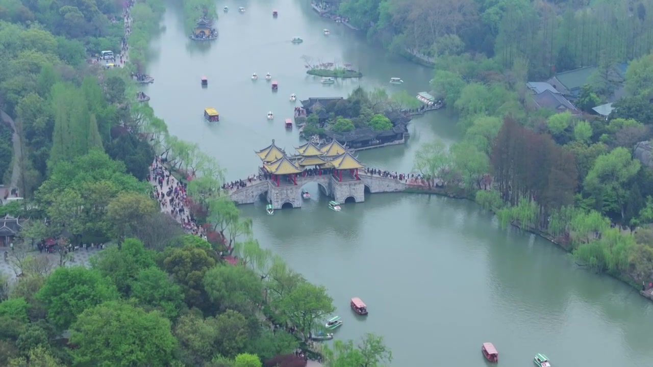 航拍烟雨江南扬州瘦西湖风景区视频素材