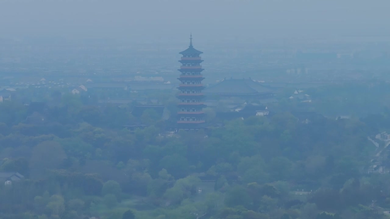 航拍烟雨江南扬州瘦西湖风景区视频素材