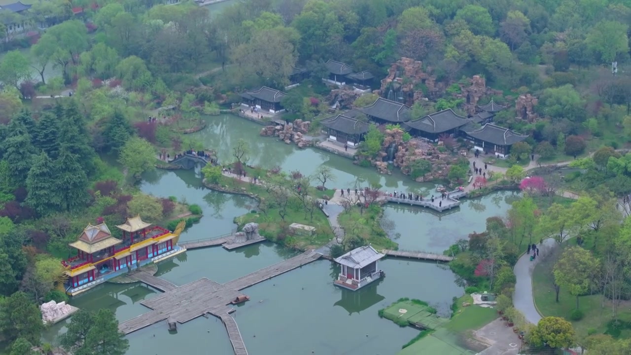 航拍烟雨江南扬州瘦西湖风景区视频素材